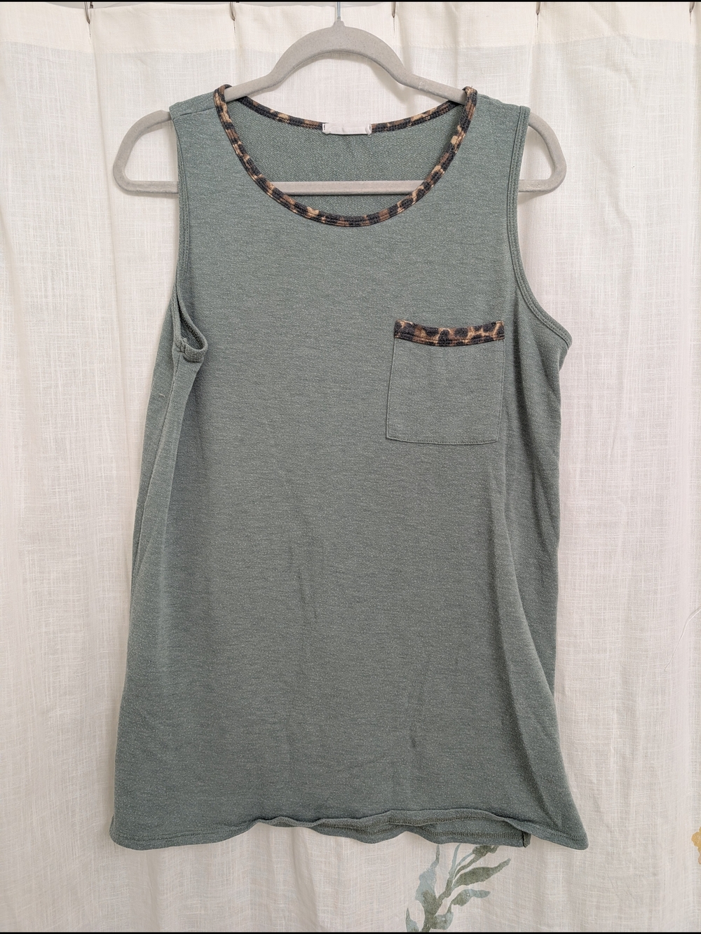 First Love by Lovelyn Sage Green Leopard Trim Pocket Tank Top Women's Large